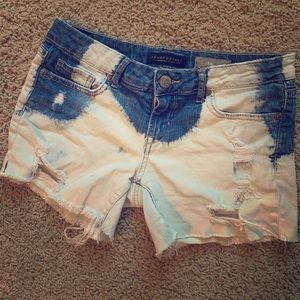 Cute ripped/bleached shorts 💙